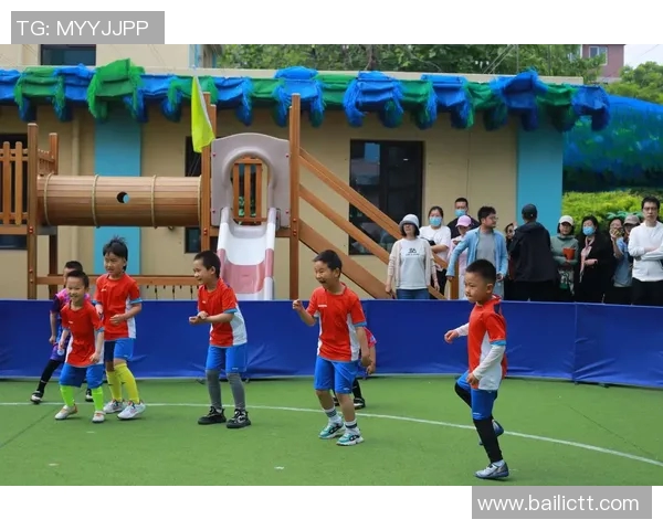 幼儿园小朋友们一起认识足球明星的精彩故事与成长历程